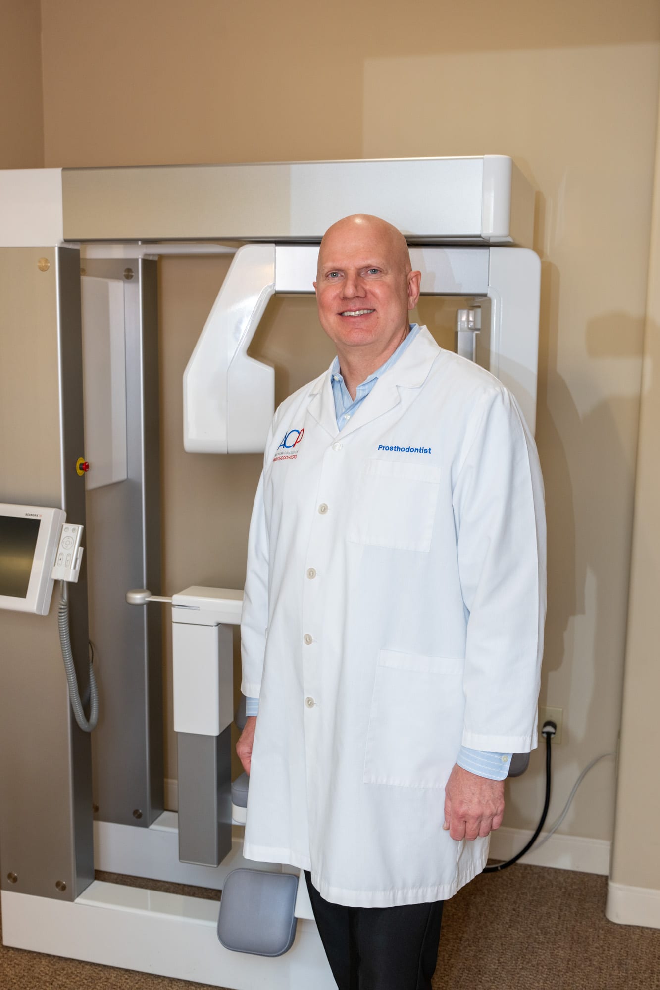 Dr. Andrus next to his cone beam CT scanner used for 3D implant planning